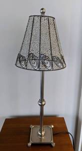 lot 17 image: Beautiful Beaded Table Lamp