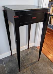 lot 26 image: Pointed Leg Contemporary Style Black Accent Table