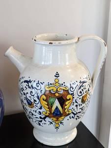 lot 29 image: Two Pretty Pottery Pieces