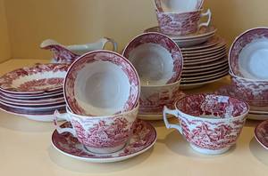 lot 38 image: Wood and Sons English Dish Set