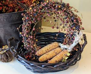lot 42 image: Fabulous Fall Decor