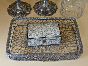 lot 44 image: Pretty Home Decor