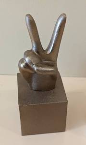 lot 44A image: Funky RingJewelry Holders