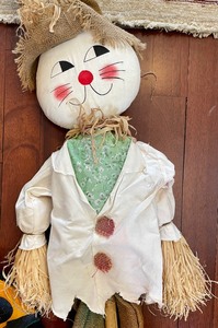 lot 48 image: Fun Holiday Decor