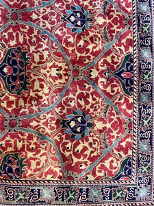 lot 45 image: Beautiful Vintage Area Rug