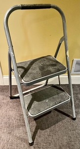 lot 77 image: Easy Reach Step Stool