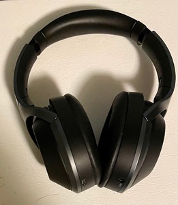 lot 93 image: Sony Headphones