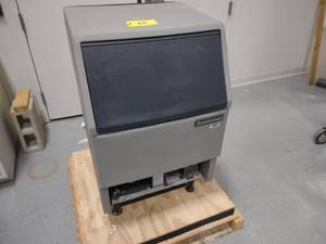 lot 65 image: Scotsman Ice Machine, Model AFE424-...