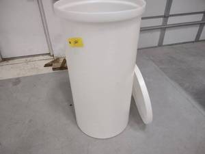 lot 101 image: 80 Gallon Poly Tank with Lid...