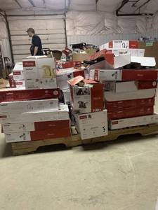 Pfister Faucet, Shower Heads, Showers, Kitchen and Bathroom Faucets Pallet LOT