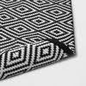 Reversible Diamond IndoorOutdoor Rug - Room Essentials