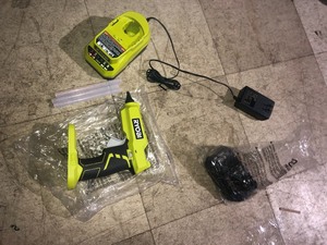 RYOBI ONE 18V Cordless Full Size Glue Gun Kit with 1.5 Ah Battery, 18V Charger, and (3) 12 in. Glue Sticks