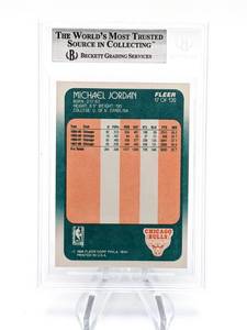 1988 Michael Jordan Fleer #17 - Beckett 9 Mint