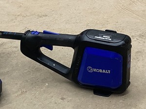 lot 7 image: Kobalt 40Volt-MAX Electric Cordless Grass Trimmer