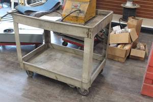 lot 1006 image: Plastic 2-tier Utility Cart