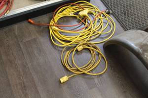 lot 1020 image: Lot of (4) Power Cords