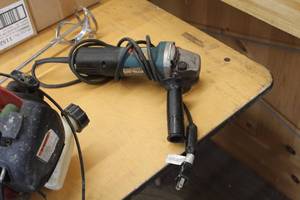 lot 1038 image: Makita 4-12 Angle Grinder 9557PB