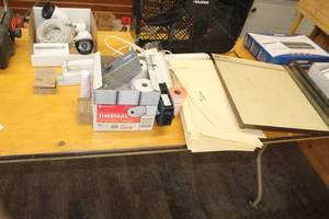 lot 1057 image: Office Supplies, 24 Light