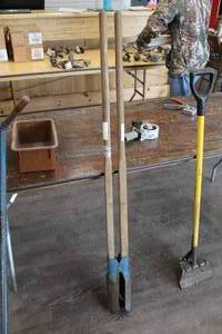 lot 1067 image: Post Hole Digger