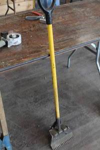 lot 1068 image: Tear Off Shovel