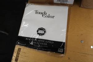 lot 1078 image: Lot of ( 12 ) Touch of Color Octy-Round Plastic-Lined 82 Round Tablecover