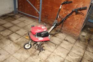 lot 962 image: Honda F220 Gas Tiller