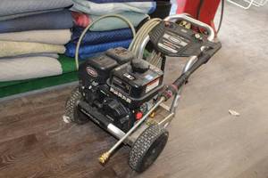 lot 975 image: Simpson Aluminum Series Gas Premium Pressure Washer