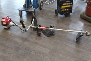 lot 977 image: Honda HHT35S Gas Brush Saw