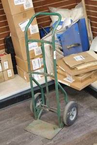 lot 984 image: 2-wheel Hand Truck