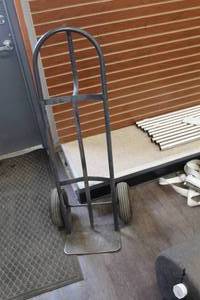 lot 986 image: 2-wheel Hand Truck