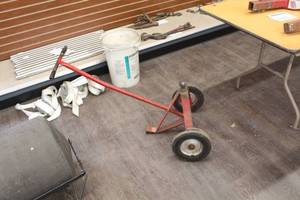 lot 987 image: 2-wheel Trailer Dolly