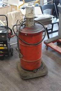 lot 1101 image: Graco Fire Ball Air Powered Pump