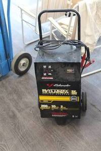 lot 1100 image: Schumacher SE-2352 Manual Battery Charger 200352A 12V