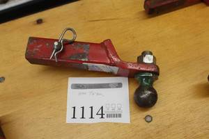 lot 1114 image: Hitch Mount with 2 Ball