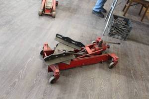 lot 1096 image: Transmission JackStand