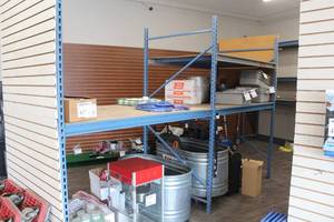 lot 989 image: Racking - Uprights 4x8 (x3), Beams 6 (x4)