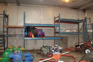 lot 998 image: Racking - Uprights 4x9-12 (x4), Beams 8 (x8), Beams 4 (x4)