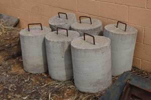 lot 952K image: Lot of (6) 400-lb Tent Weights