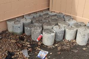 lot 952L image: Lot of (4) 60-80lb Tent Weights