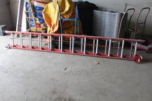 lot 1140 image: Werner D752442 24 Extra Heavy Duty Extension Ladder