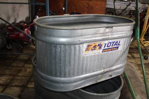 lot 1139 image: 44x23x24 Metal Tub