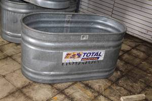lot 1138 image: 48x24x24 Metal Tub