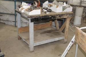 lot 1155 image: Wood Work Bench
