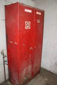 lot 1156 image: Metal 3-shelf2-door Shop Cabinet