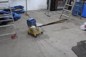 lot 1158 image: Mop Bucket, (2) Mops