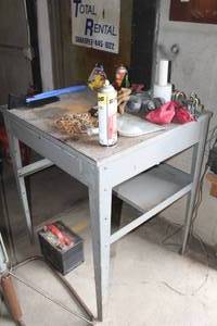 lot 1146 image: Metal Shop Table