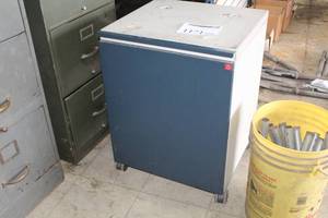 lot 1171 image: Metal Storage Cabinet Cart