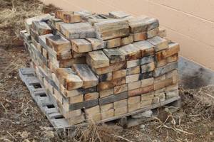 lot 1133 image: Lot of (1 Pallet) Fire Bricks