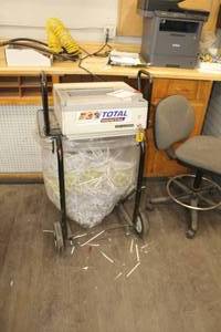 lot 1181 image: Oztec 1050 Shredder