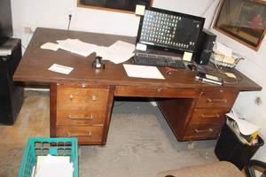 lot 1177 image: Wood Office Desk